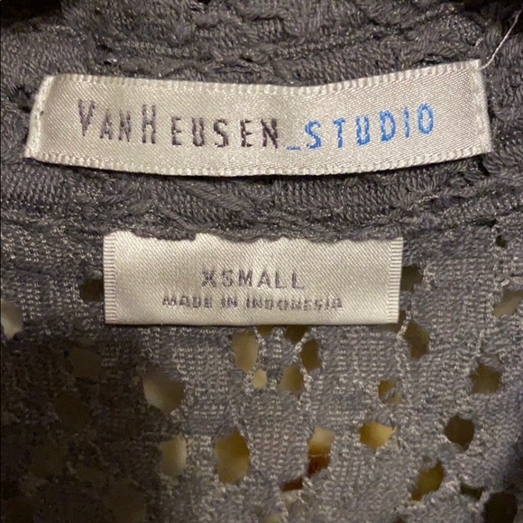 Van Heusen Grey Flower Pattern eyelet Button Down - Picture 2 of 3